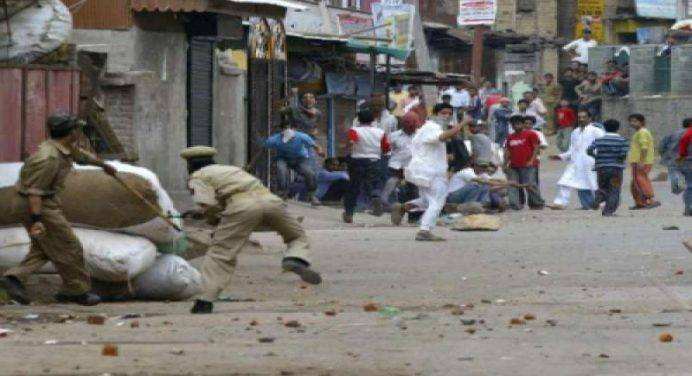 INDIA: SEDICENNE UCCISO DALLA POLIZIA DURANTE LA PROTESTA SEPARATISTA