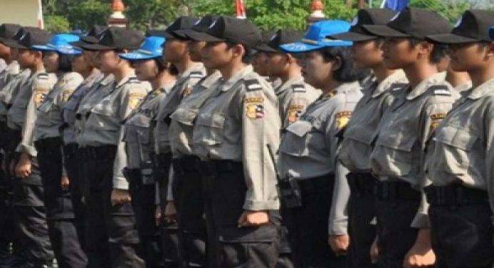 INDONESIA: LE DONNE POLIZIOTTO INDOSSERANNO IL VELO