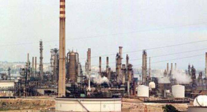 Inquinamento: sequestrati due impianti del petrolchimico di Siracusa