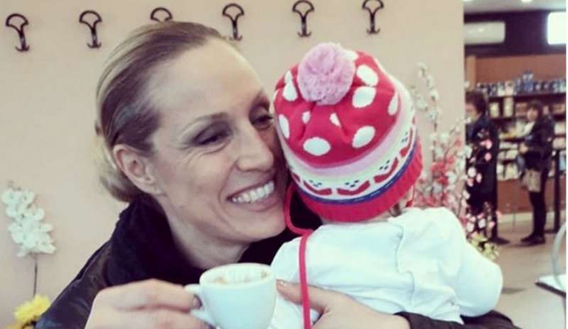 Insulti social ad Annalisa Minetti: “Sei cieca, non dovevi far figli”