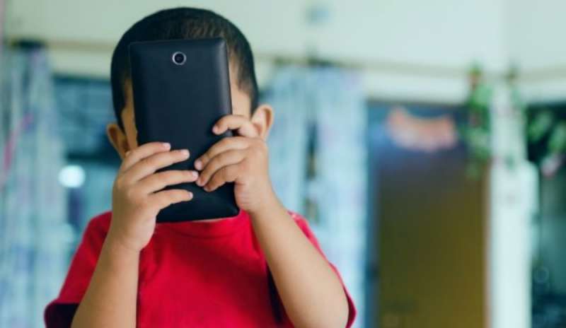 Ipertecnologici, ma insonni e bullizzati: ecco i bambini digitali