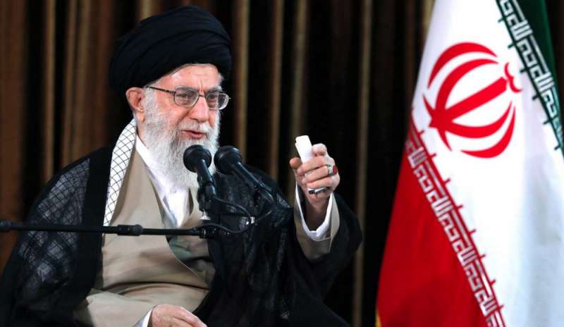 Iran, missili sulle basi Usa. E Khamenei promette: “Non è finita”