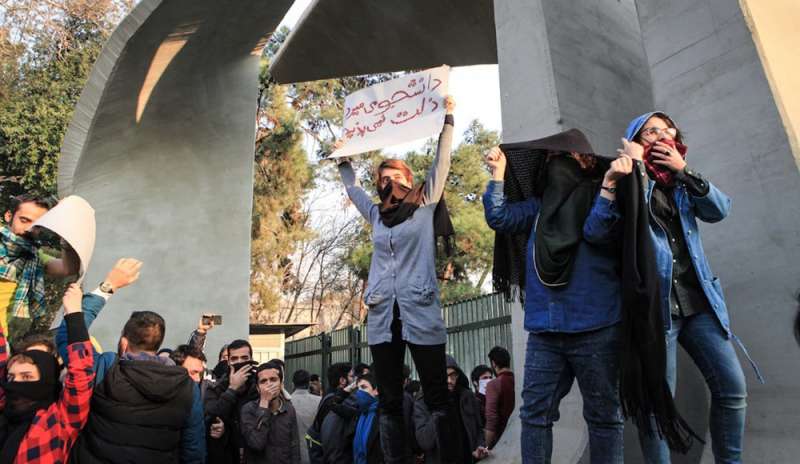 Iran, scontri e proteste contro il carovita