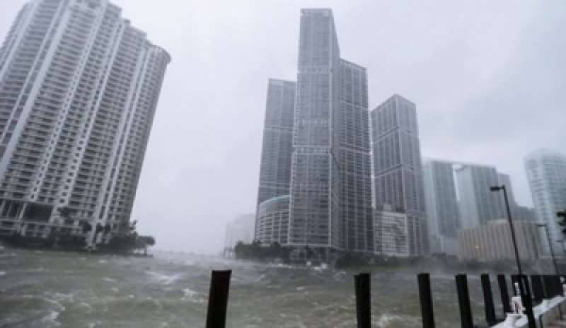 Irma declassato a categoria 1, Trump proclama lo “stato di disastro” in Florida