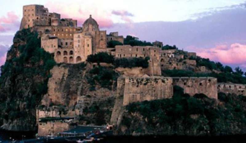 Ischia: sequestrato il Castello Aragonese
