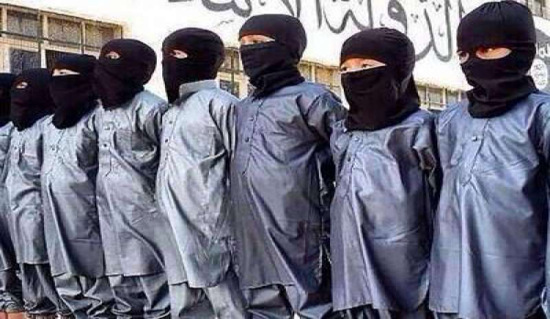 ISIS: BAMBINI YAZIDI ADDESTRATI A TAGLIARE LA GOLA ALLE BAMBOLE