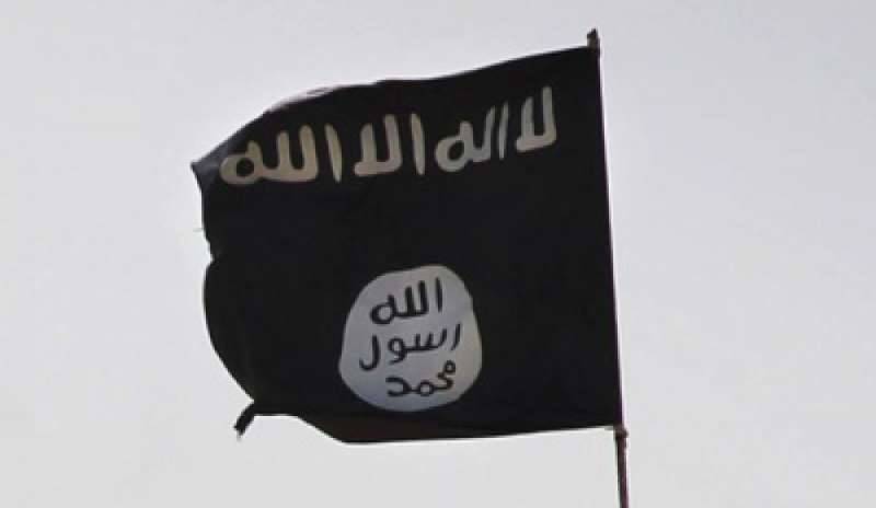 ISIS, VIDEO CHOC: BAMBINI UCCIDONO 5 PRIGIONIERI. TRA I GIUSTIZIERI UN BRITANNICO