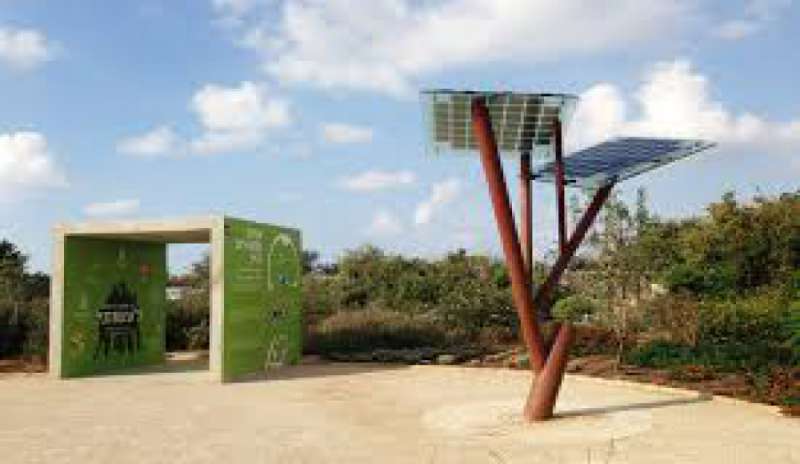 In Israele arrivano gli alberi hi tech ad energia solare