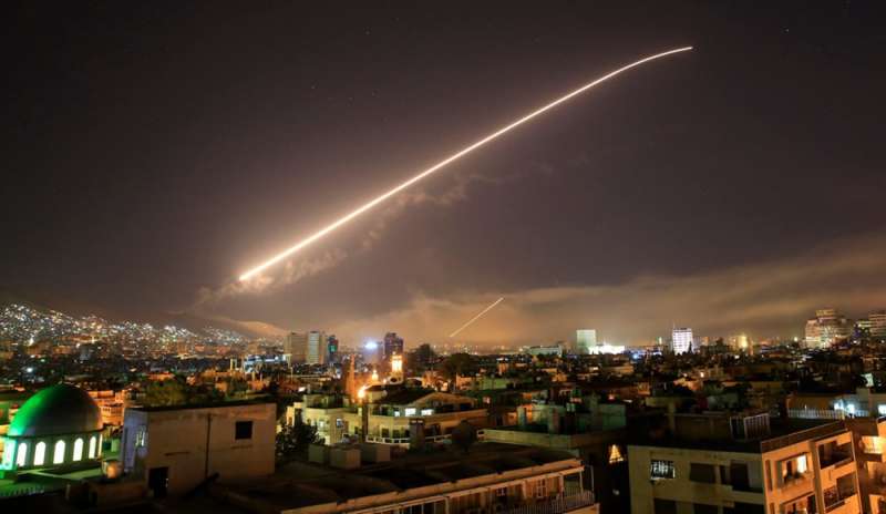Israele attacca la Siria per colpire l'Iran