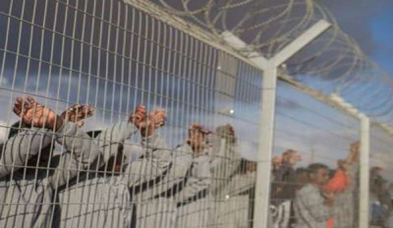 ISRAELE: STOP ALLO SCIOPERO DELLA FAME PER I DETENUTI, APPROVATA L’ALIMENTAZIONE FORZATA