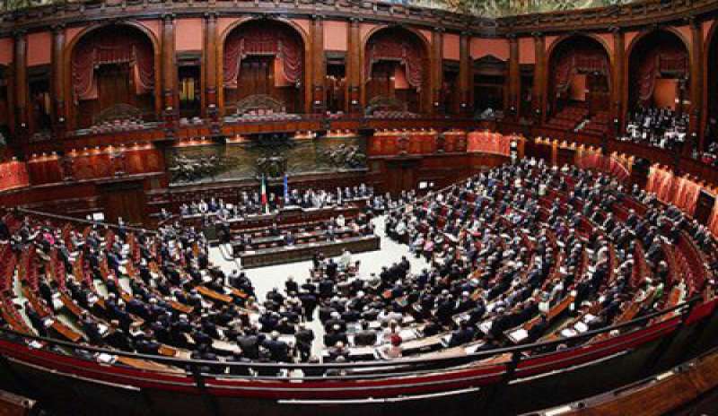 ITALICUM, RENZI SCEGLIE LA LINEA DURA: SOSTITUITI 10 DEPUTATI IN COMMISSIONE