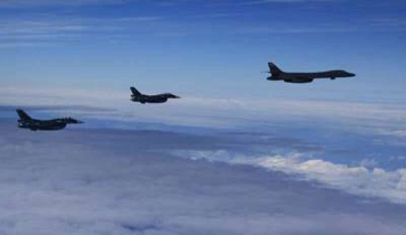 Jet americani sorvolano la Corea del Nord. Pyongyang minaccia: “Sull’orlo della guerra nucleare”