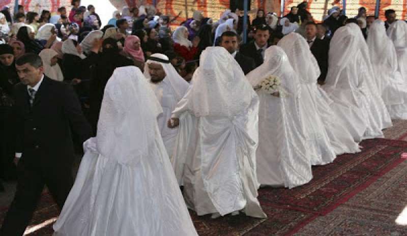 Matrimonio di massa a Kabul, 30 coppie dicono “sì”
