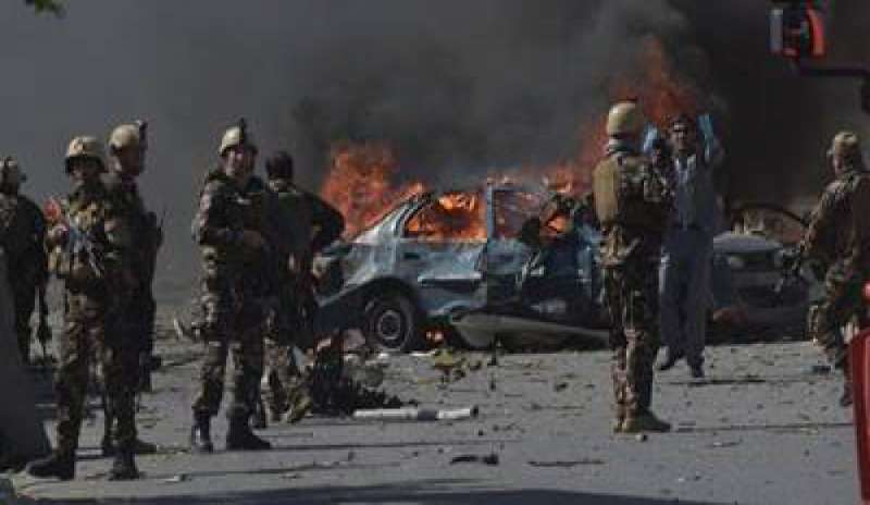 Kabul, attacco kamikaze vicino all’ambasciata Usa: 5 morti