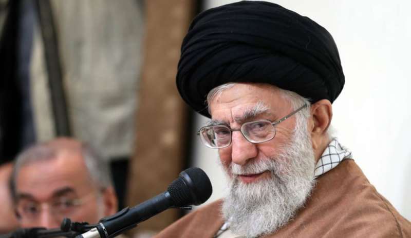 Khamenei: “Riprendiamo l'arricchimento dell'uranio”