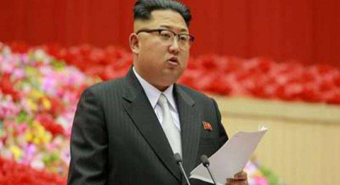 Kim Jong-un: “Pronti a lanciare un missile balistico intercontinentale”