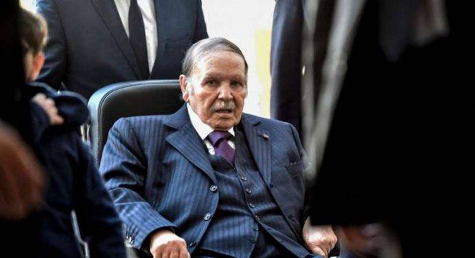 L'esercito rompe con Bouteflika