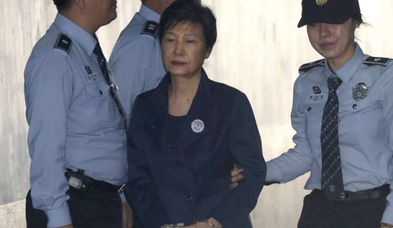 Park Geun-hye condannata a 24 anni