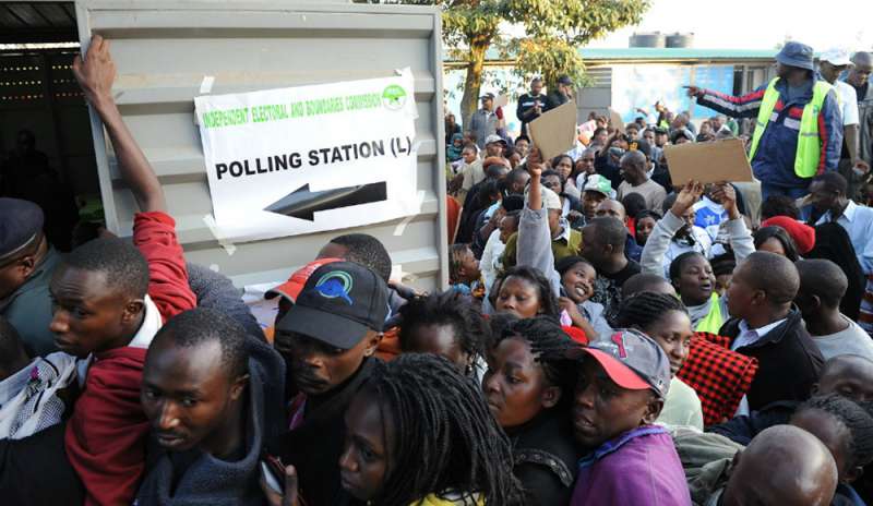 L'opposizione diserta le urne, scontri a Nairobi