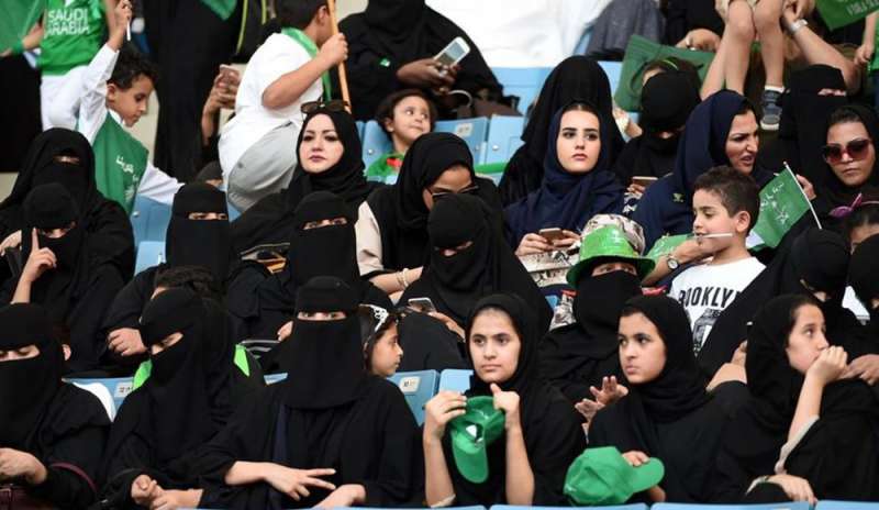 L’apertura di Riyadh alle donne: sì alle chat e posti riservati allo stadio