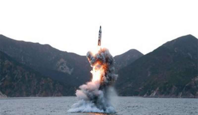 La Corea lancia tre missili a corto raggio nel Mar del Giappone