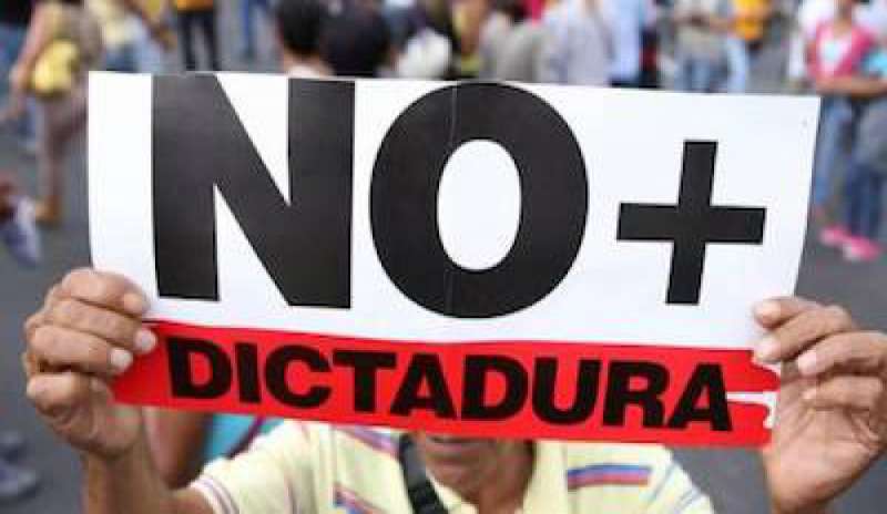 La denuncia dei vescovi latino-americani: “La responsabilità del disastro del Venezuela è di Maduro”
