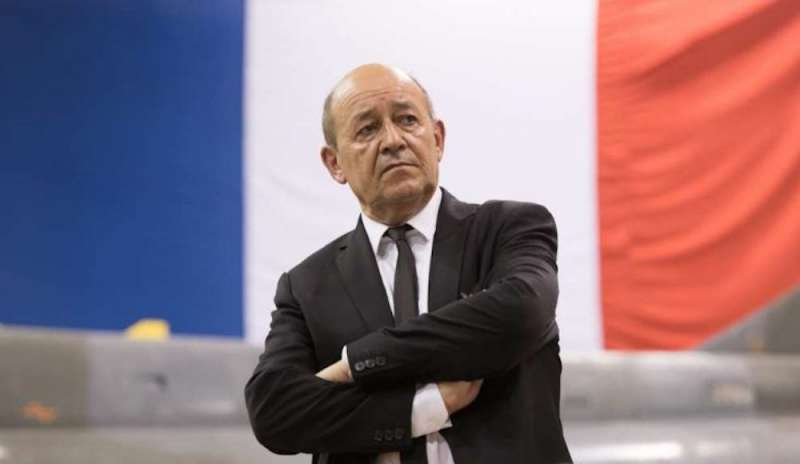 La Francia chiede una riunione anti-Isis