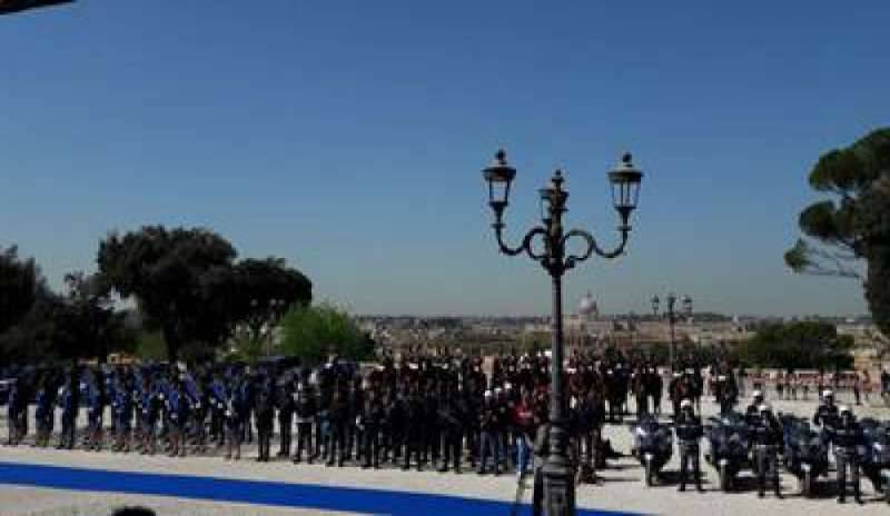 La Polizia di Stato festeggia 165 anni. Il presidente Mattarella: “Grati e riconoscenti”