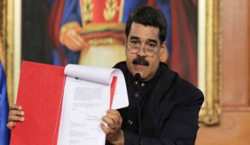La sfida di Maduro: “Ristabilito l’ordine, Costituente fino al 2019”
