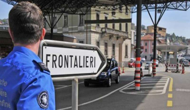 LA SVIZZERA ALZA UN “MURO” CON GLI ITALIANI: NO AI FRONTALIERI