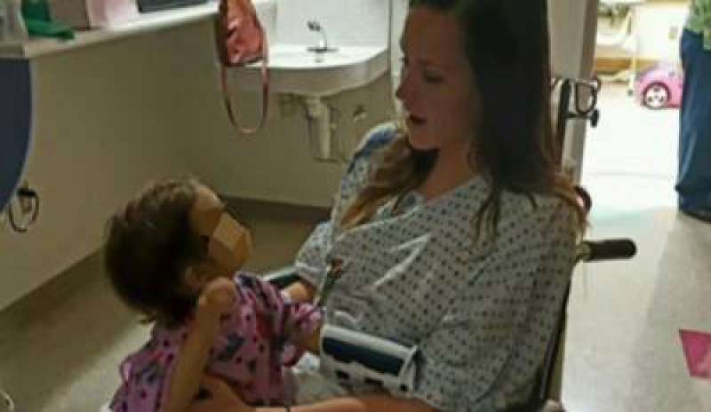 Le dona il fegato per curare una malattia: baby-sitter salva una bimba di 18 mesi