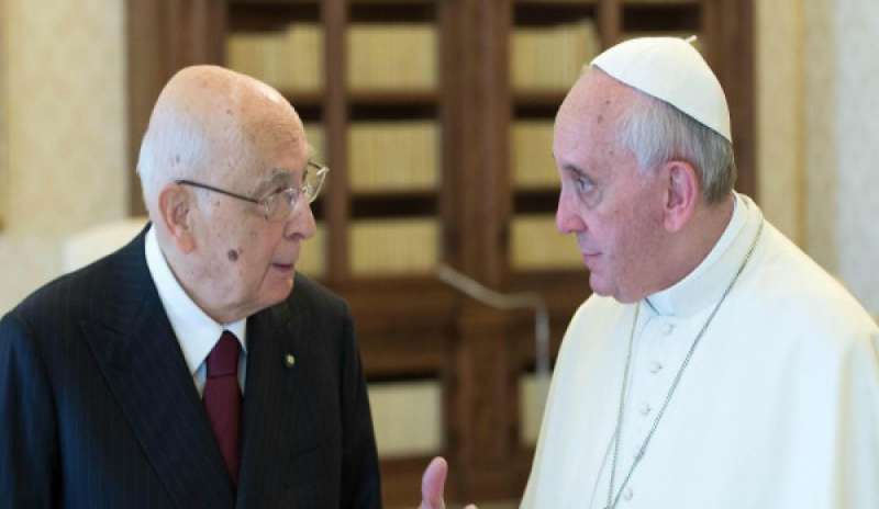 Lettera di Napolitano a Bergoglio: “Oggi nuove schiavitù. I governi agiscano”
