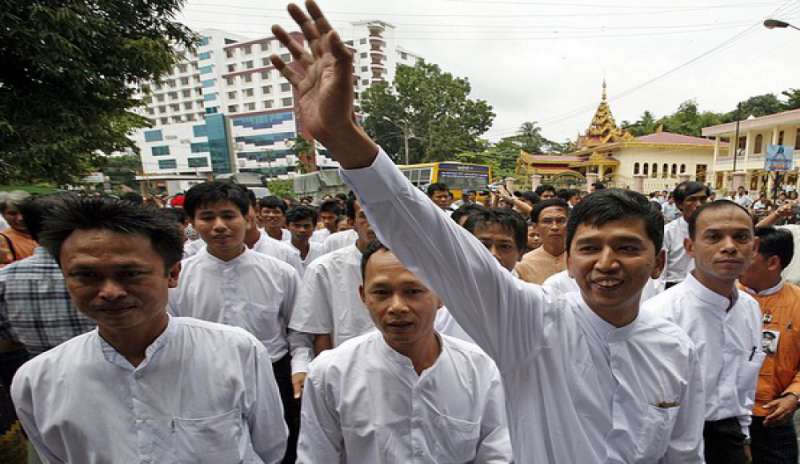 Liberati tremila ostaggi, prove di pace in Birmania