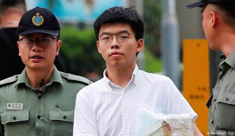 Liberato Joshua Wong, catene umane davanti alle scuole