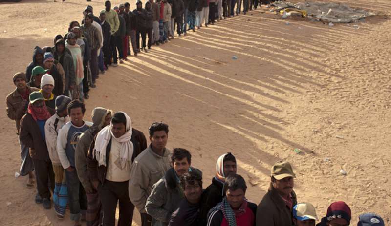 Libia, 25mila profughi verso la Tunisia