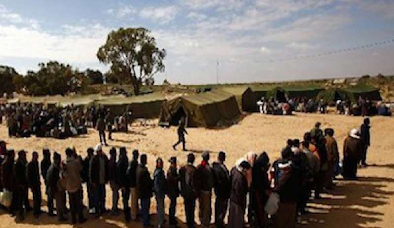 Libia, la denuncia di Msf: “I centri per migranti ledono la dignità umana”