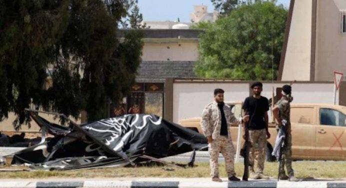 LIBIA: LIBERATO IL PORTO DI SIRTE, ISIS IN FUGA NEL DESERTO