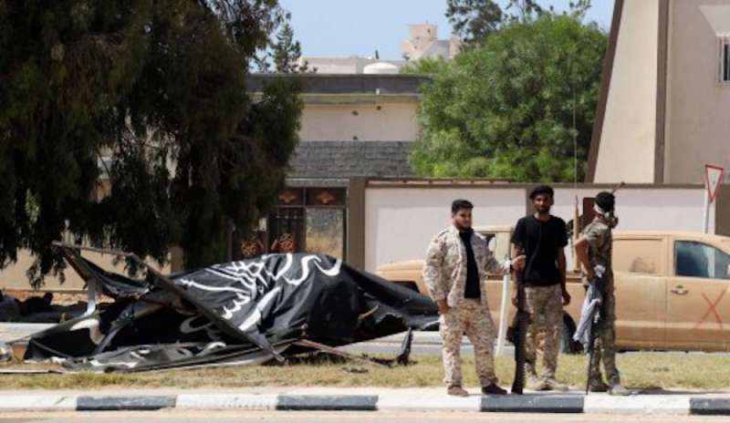 LIBIA: LIBERATO IL PORTO DI SIRTE, ISIS IN FUGA NEL DESERTO