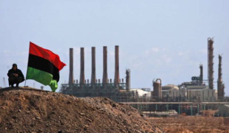 Libia, scontri nel Paese: la produzione di petrolio scende del 60%