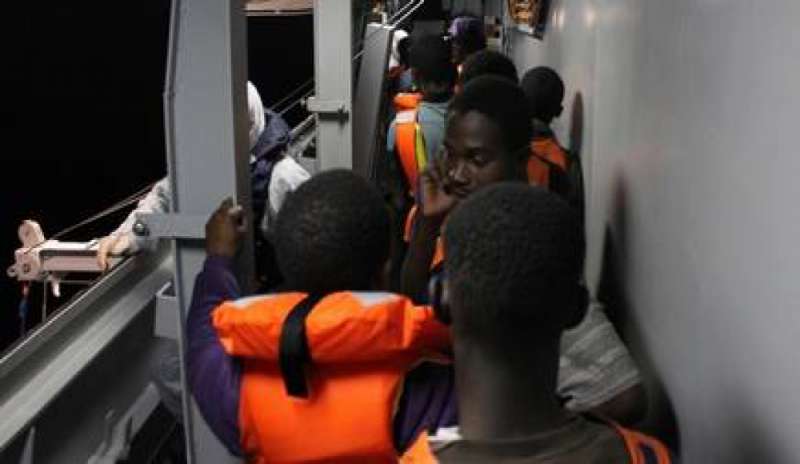 Lieto evento a bordo di Libra: nasce un bimbo durante un salvataggio di migranti
