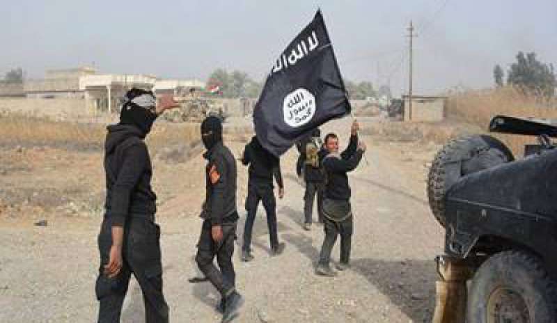 L’Isis brucia madre e i suoi quattro figli, i jihaidsti: “Volevano abbandonare il Califfato”