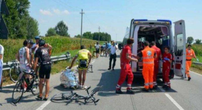Tragedia a Braccagni: auto investe un gruppo di ciclisti, 4 morti