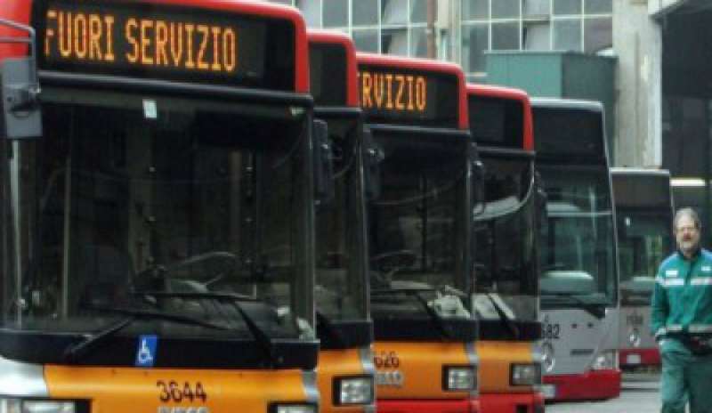 Lombardia, nuovi tagli al trasporto pubblico: ma le associazioni non ci stanno
