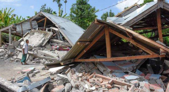 Lombok, sale a 347 morti il bilancio del sisma