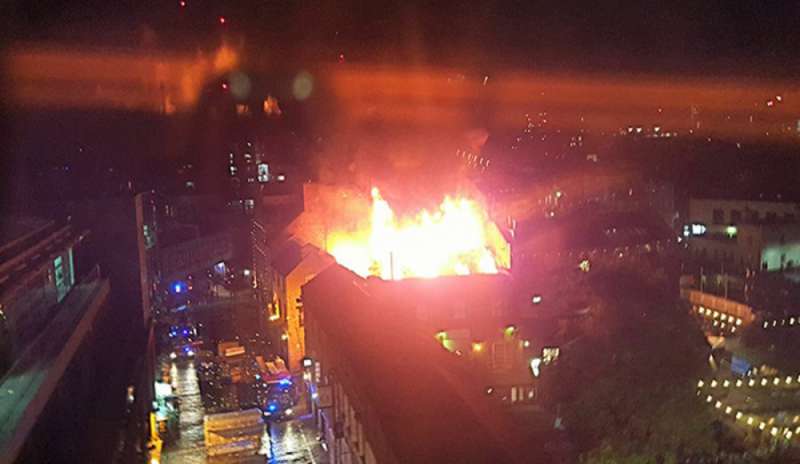 Londra, grave incendio a Camden Market: paura ma nessun ferito