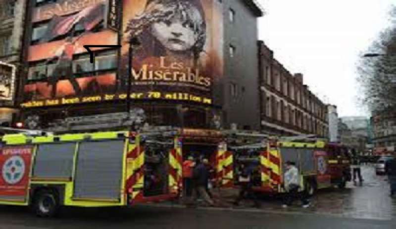 Londra: I “miserabili” vanno a fuoco, ma nessun ferito