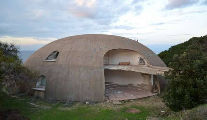 La Cupola di Antonioni e Vitti in stato d’abbandono in Sardegna