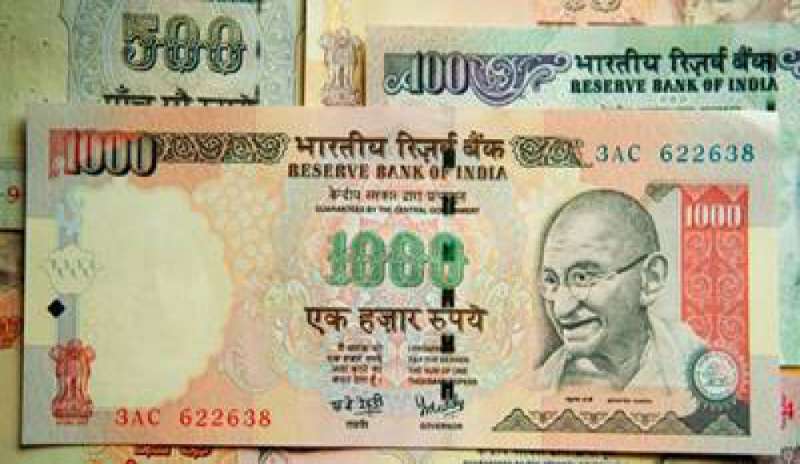 Lotta alla corruzione in India: messe fuorilegge le banconote da 500 e 1000 rupie
