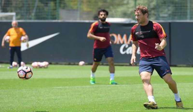 L’ultimo allenamento di Francesco Totti in giallorosso – Video