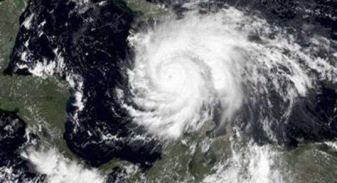 L’uragano Matthew minaccia la Florida: “Evacuare la costa”
